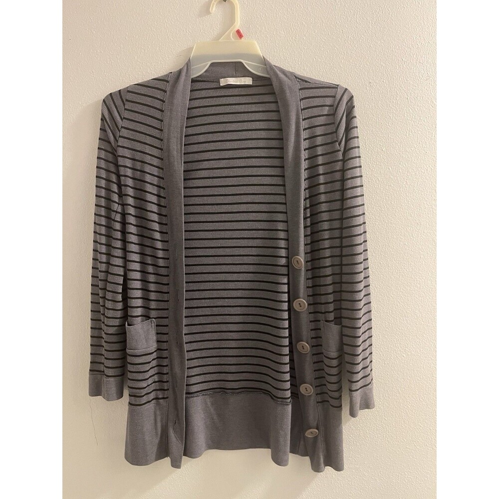Charlotta  Rasse Cardigan Wit Pockets In Front And Buttons. Sz S